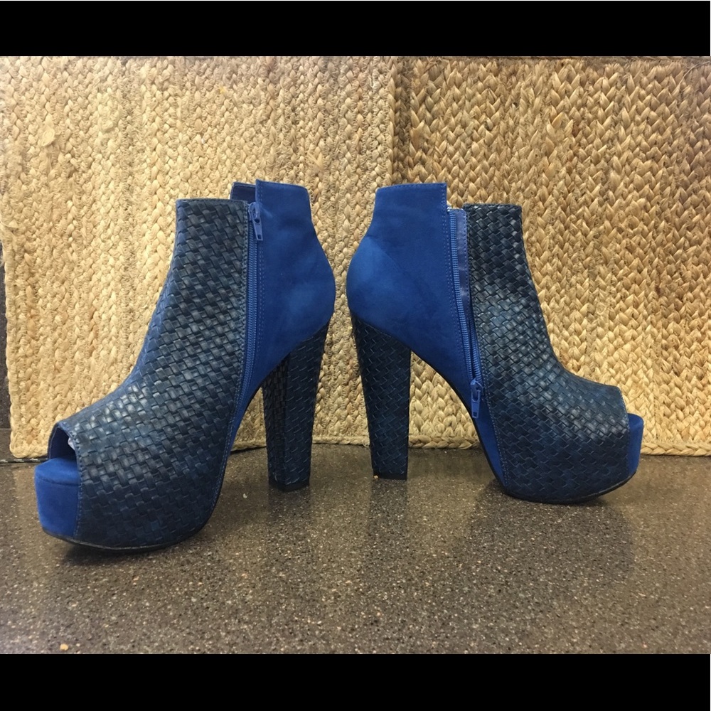 Eye Candie peep toe platforms 8.5